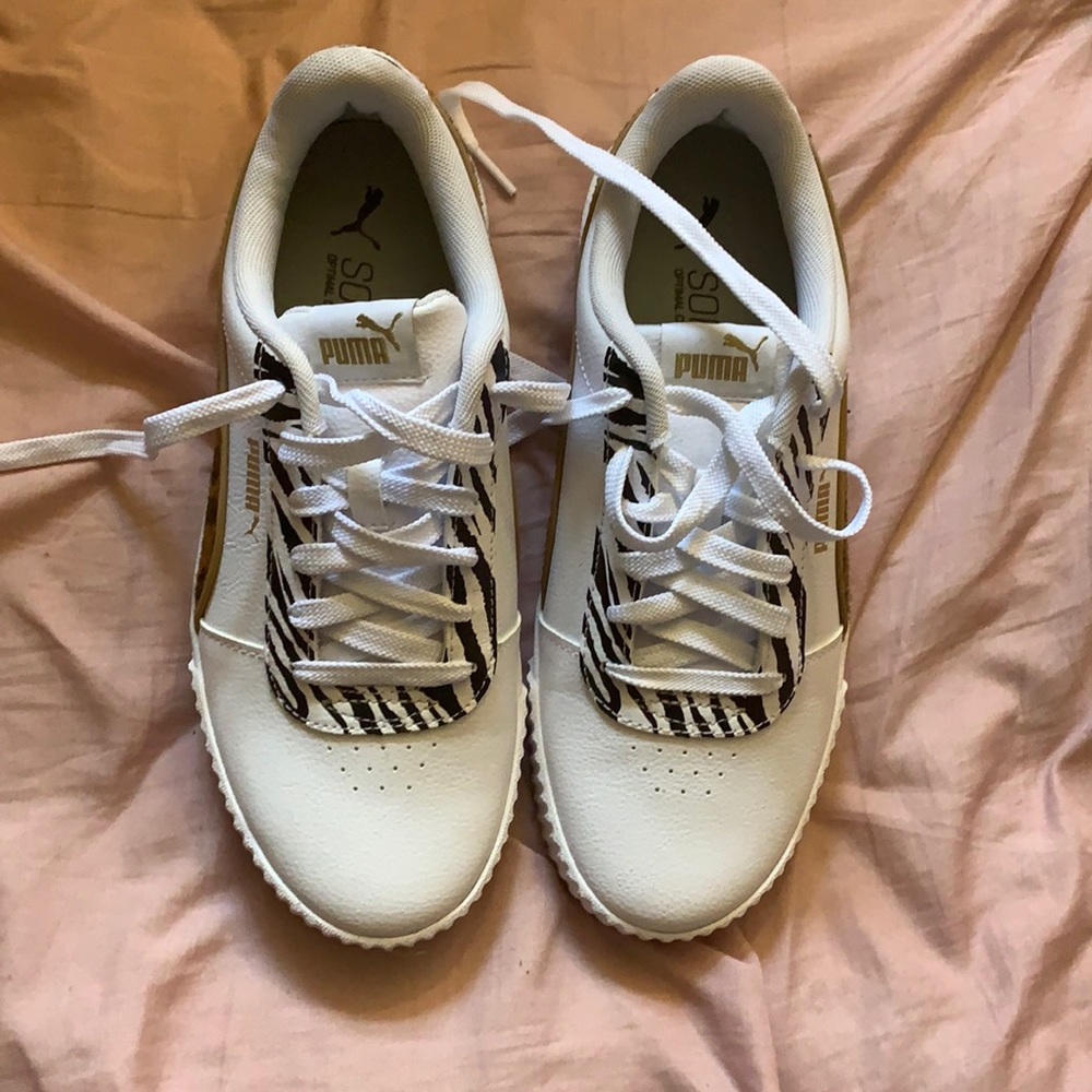 Pumas sneakers